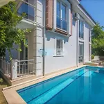 Villa Detached With Private Pool In çalışta *