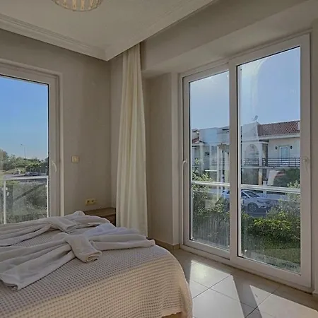 Detached With Private Pool In çalışta *