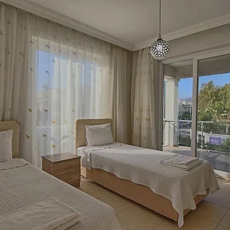 Detached With Private Pool In Calista * فتحية